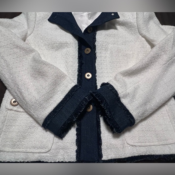 C.L.O.T.H.E.S Chanel White Blazer w/ Denim Frayed Trim    Size 14 - Picture 4 of 10